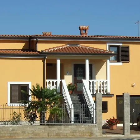 Ana A2 , 40 M2 Novigrad (Istria)