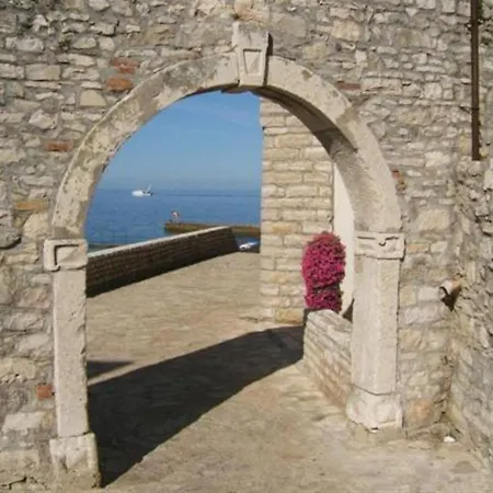 Ana A2 , 40 M2 * Novigrad (Istria)