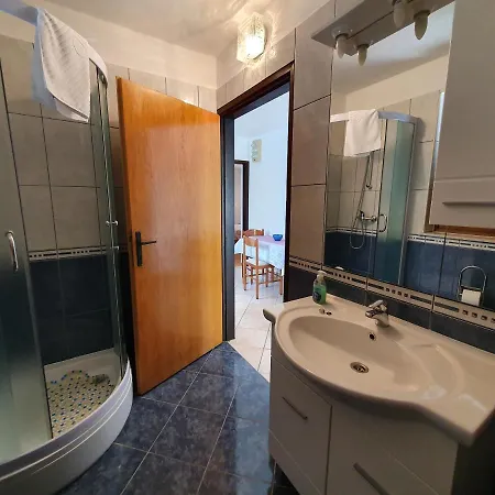 Ana A2 , 40 M2 * Novigrad Istria